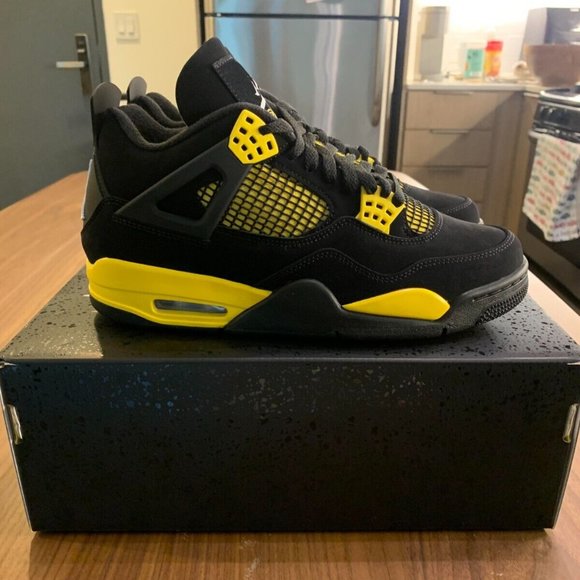 Air Jordan 4 Retro